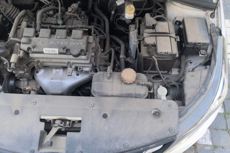 Used Baojun 310W 2017 1.5L Manual Fashion Model China V Engine Bay Left