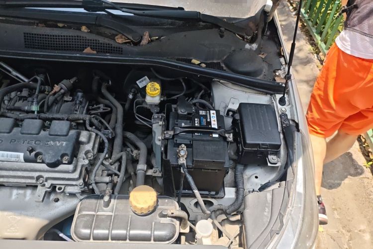 Used Baojun 310W 2017 1.5L Manual Fashion Model China V Engine Bay Left