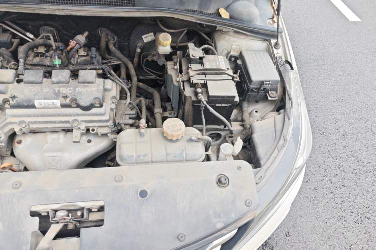 Used Baojun 310W 2017 1.5L Manual Fashion Model China V Engine Bay Left