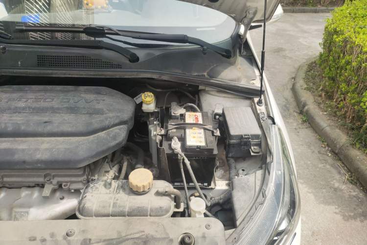 Used Baojun 310W 2017 1.5L Manual Luxury Version China VI Engine Bay Left