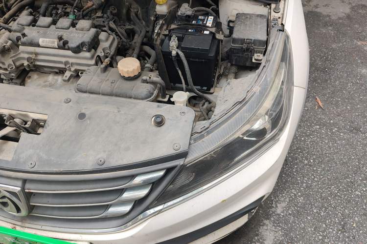 Used Baojun 310W 2017 1.5L Manual Comfort Version China V Engine Bay Left