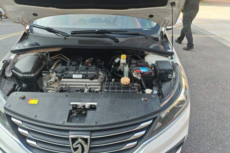 Used Baojun 310W 2017 1.5L Manual Fashion Model China V Engine Bay Left