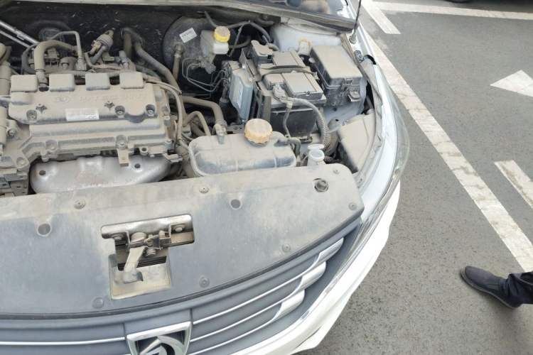 Used Baojun 310W 2017 1.5L Manual Fashion Model China V Engine Bay Left