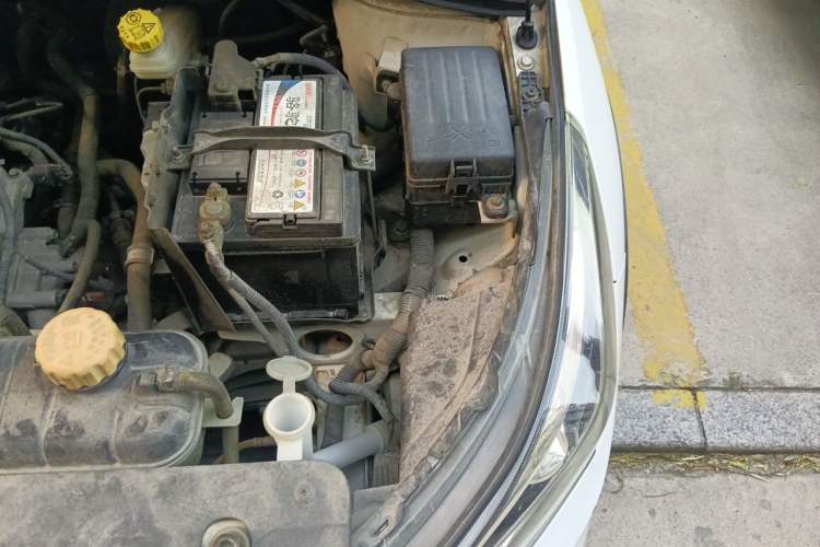 Used Baojun 310W 2017 1.5L Manual Fashion Model China V Engine Bay Left
