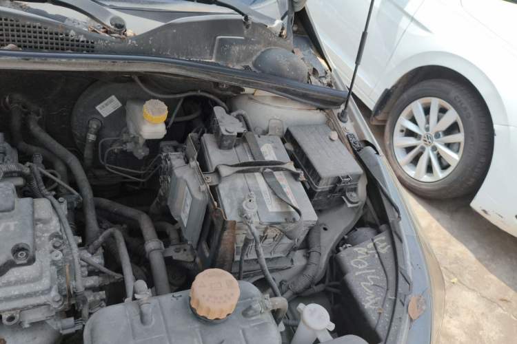 Used Baojun 310W 2017 1.5L Manual Fashion Model China V Engine Bay Left