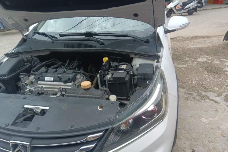 Used Baojun 310W 2017 1.5L Manual Fashion Model China V Engine Bay Left