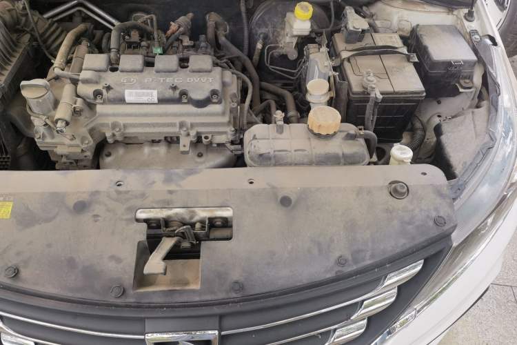 Used Baojun 310W 2017 1.5L Manual Comfort Version China VI Emission Standard Engine Bay Left