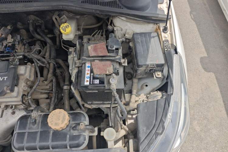 Used Baojun 310W 2017 1.5L Manual Fashion Model China V Engine Bay Left