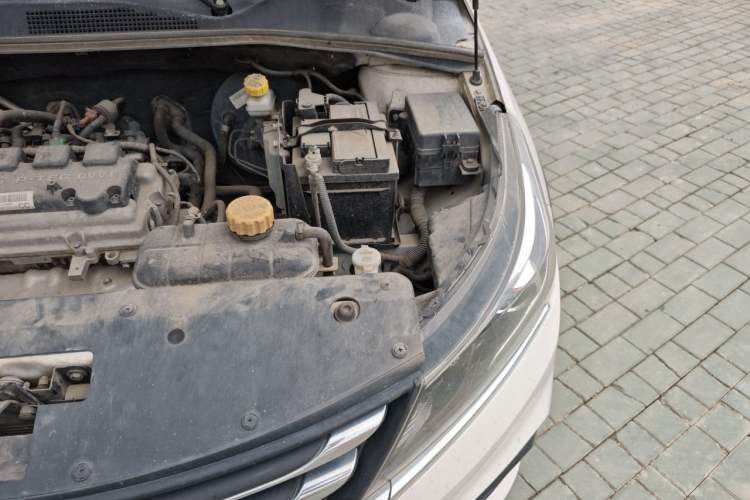 Used Baojun 310W 2017 1.5L Manual Fashion Model China V Engine Bay Left