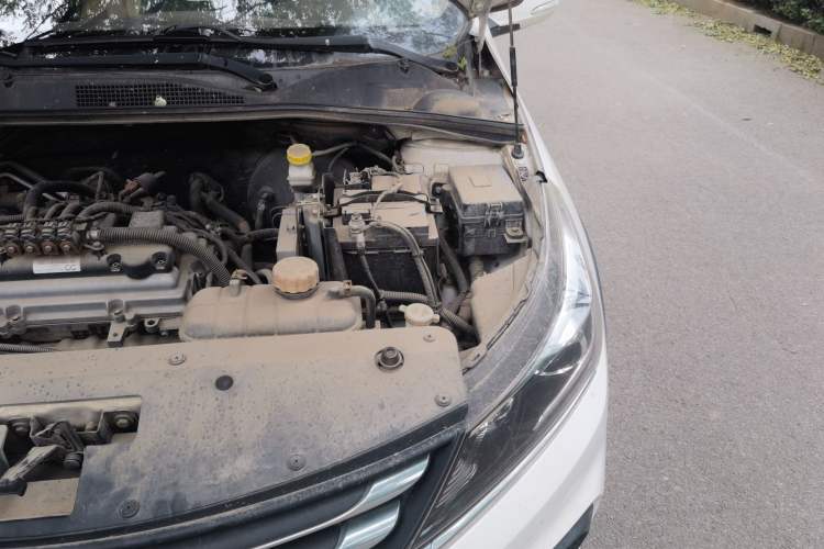 Used Baojun 310W 2017 1.5L Manual Fashion Edition China VI Engine Bay Left
