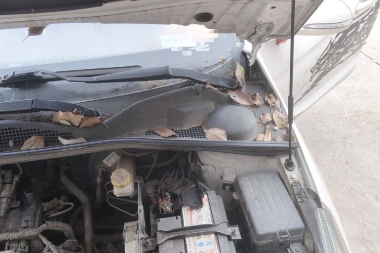 Used Baojun 310W 2017 1.5L Manual Fashion Model China V Engine Bay Left