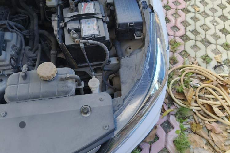 Used Baojun 310W 2017 1.5L Manual Fashion Model China V Engine Bay Left