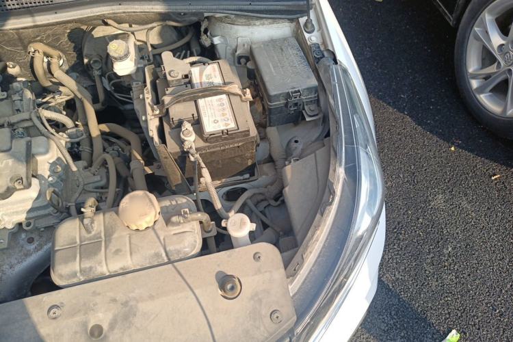 Used Baojun 310W 2017 1.5L Manual Comfort Version China VI Emission Standard Engine Bay Left