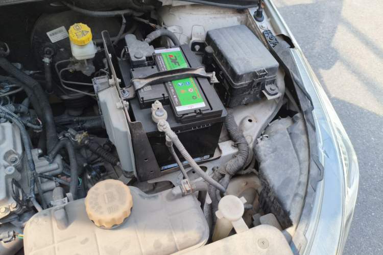 Used Baojun 310W 2017 1.5L Manual Comfort Version China VI Emission Standard Engine Bay Left