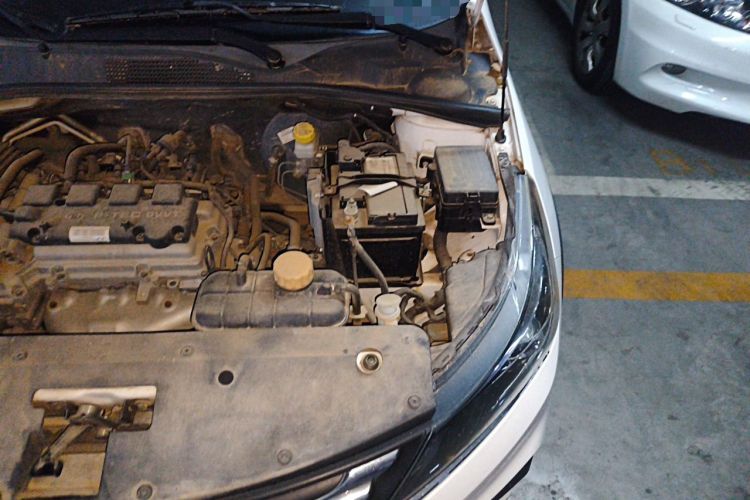 Used Baojun 310W 2017 1.5L Manual Fashion Model China V Engine Bay Left