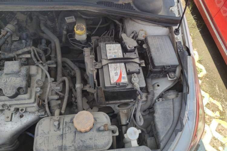 Used Baojun 310W 2017 1.5L Manual Fashion Model China V Engine Bay Left