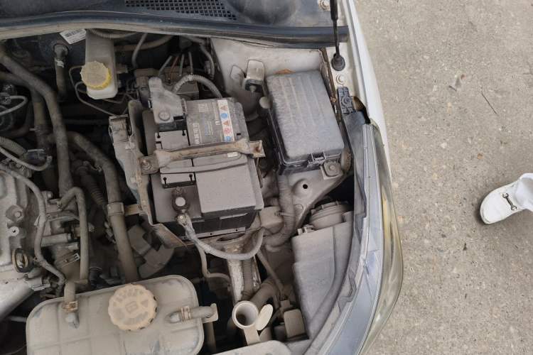 Used Baojun 310W 2017 1.5L Manual Fashion Model China V Engine Bay Left