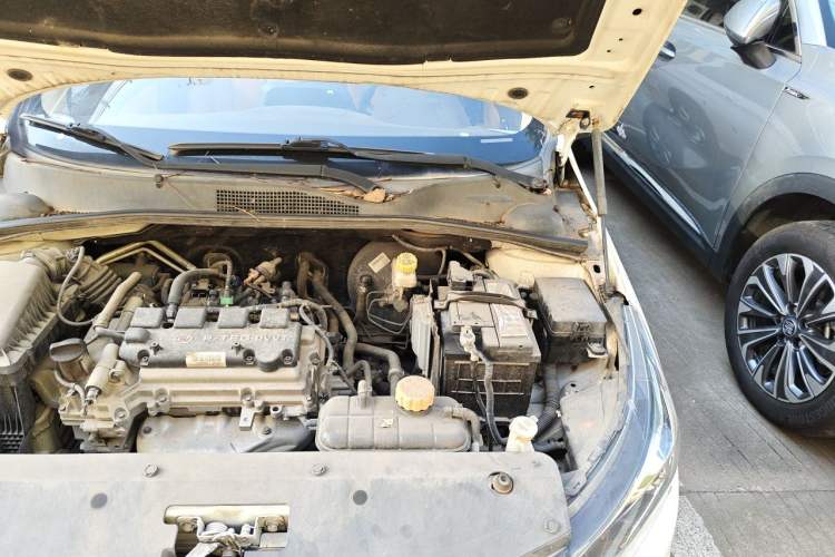 Used Baojun 310W 2017 1.5L Manual Fashion Model China V Engine Bay Left