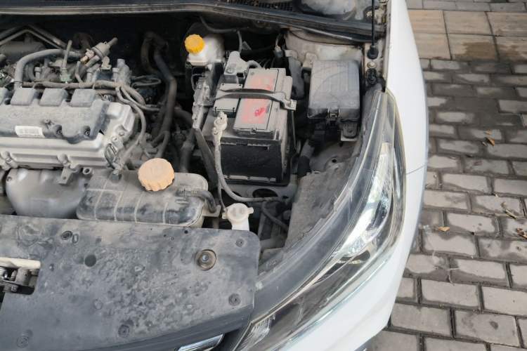 Used Baojun 310W 2017 1.5L Manual Fashion Model China V Engine Bay Left