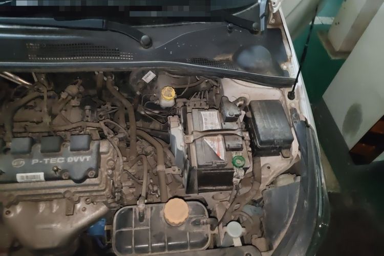 Used Baojun 310W 2017 1.5L Manual Fashion Model China V Engine Bay Left