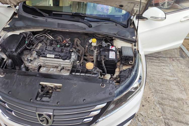 Used Baojun 310W 2017 1.5L Manual Fashion Model China V Engine Bay Left