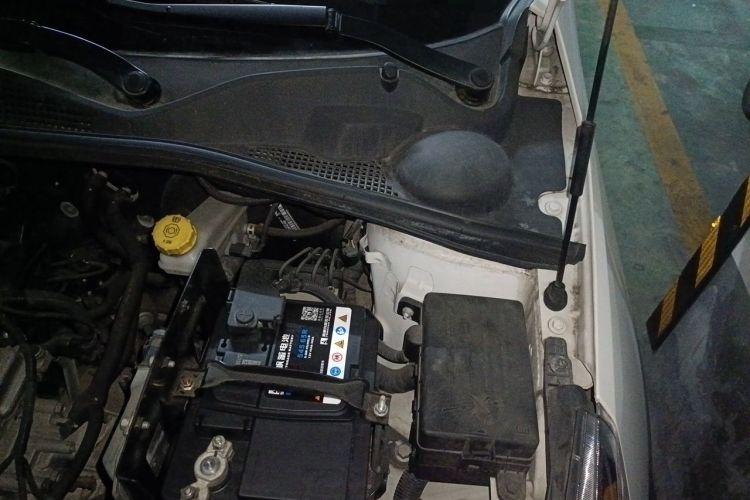 Used Baojun 310W 2017 1.5L Manual Fashion Edition China VI Engine Bay Left