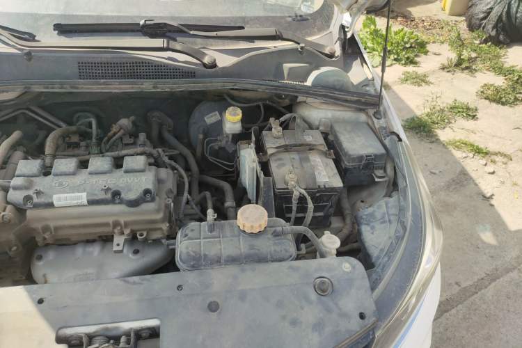 Used Baojun 310W 2017 1.5L Manual Fashion Model China V Engine Bay Left