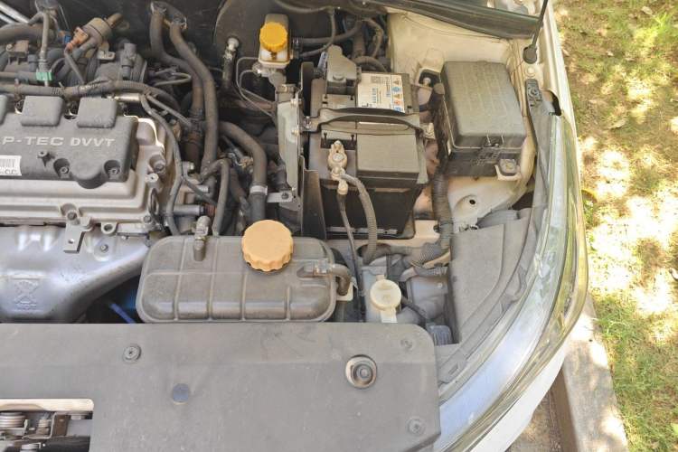 Used Baojun 310W 2017 1.5L Manual Fashion Model China V Engine Bay Left