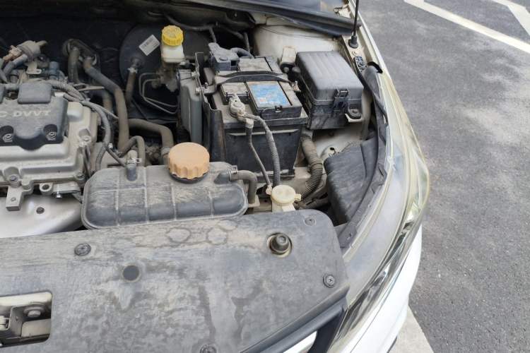Used Baojun 310W 2017 1.5L Manual Fashion Model China V Engine Bay Left