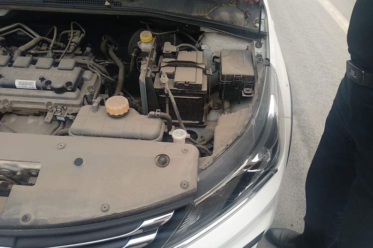 Used Baojun 310W 2017 1.5L Manual Comfort Version China VI Emission Standard Engine Bay Left