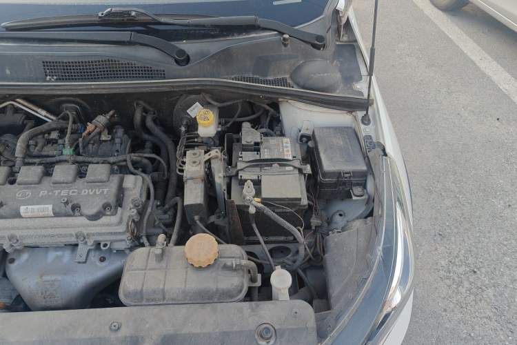 Used Baojun 310W 2017 1.5L Manual Fashion Model China V Engine Bay Left