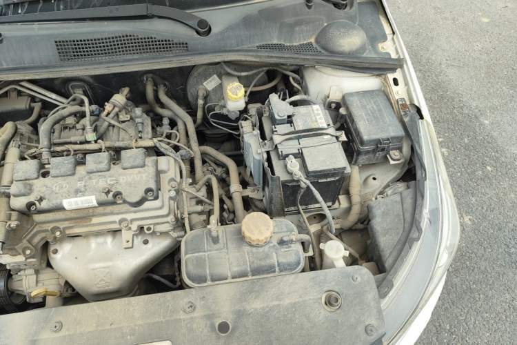 Used Baojun 310W 2017 1.5L Manual Fashion Model China V Engine Bay Left