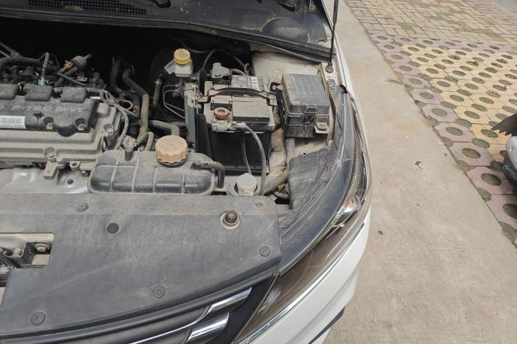 Used Baojun 310W 2017 1.5L Manual Fashion Model China V Engine Bay Left
