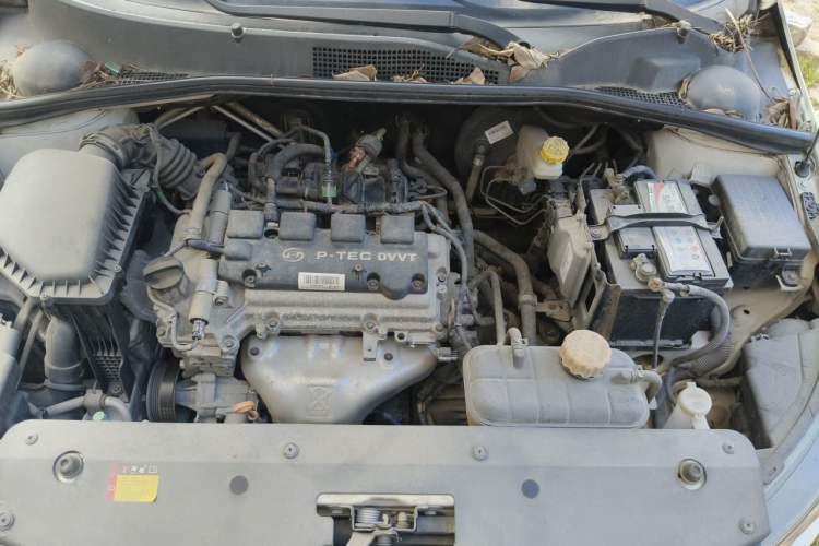 Used Baojun 310W 2017 1.5L Manual Fashion Model China V Engine Bay