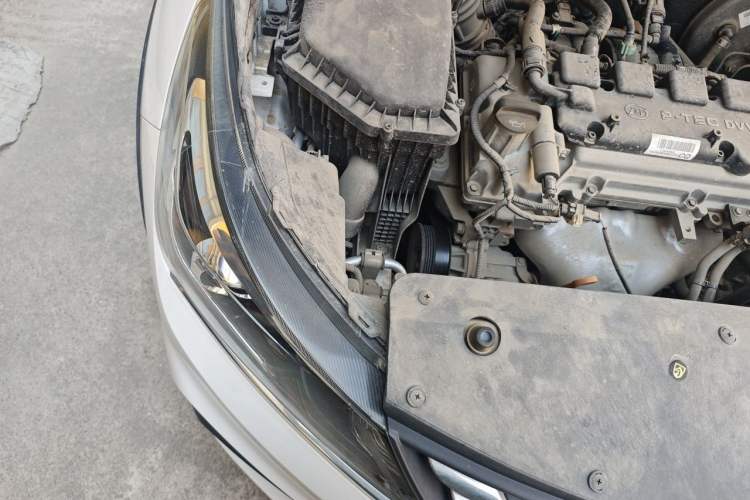 Used Baojun 310W 2017 1.5L Manual Comfort Version China VI Emission Standard Engine Bay Right