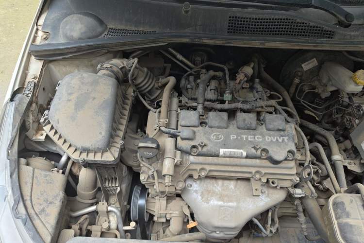 Used Baojun 310W 2017 1.5L Manual Fashion Model China V Engine Bay Right