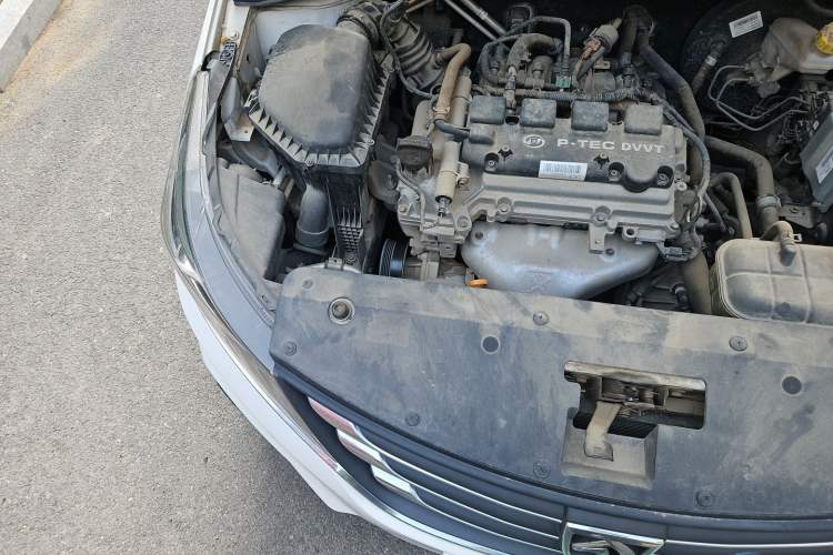 Used Baojun 310W 2017 1.5L Manual Comfort Version China VI Emission Standard Engine Bay Right