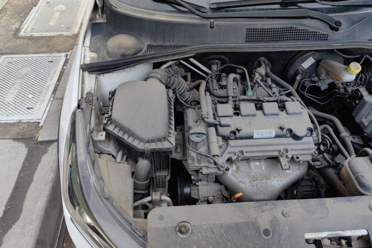 Used Baojun 310W 2017 1.5L Manual Fashion Model China V Engine Bay Right