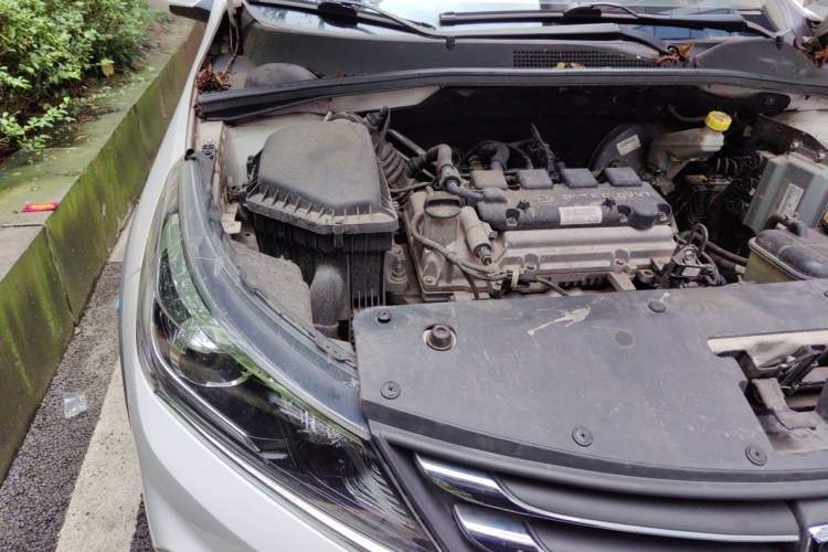 Used Baojun 310W 2017 1.5L Manual Fashion Model China V Engine Bay Right
