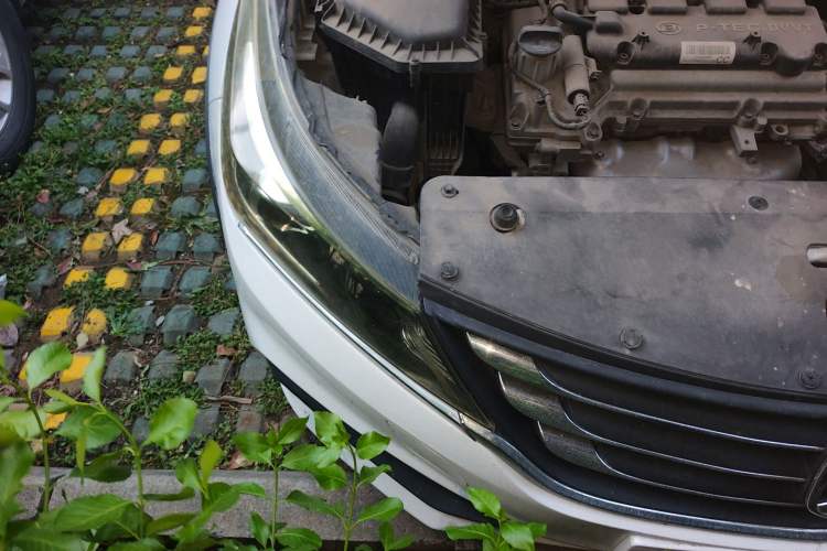 Used Baojun 310W 2017 1.5L Manual Comfort Version China VI Emission Standard Engine Bay Right