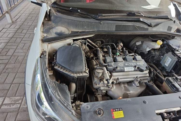 Used Baojun 310W 2017 1.5L Manual Comfort Version China VI Emission Standard Engine Bay Right