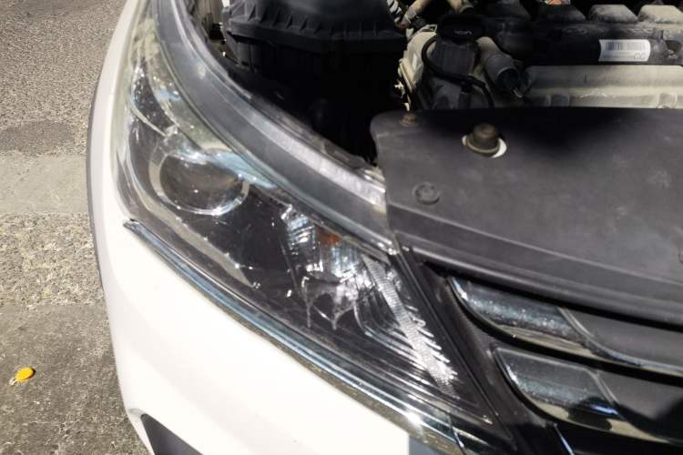 Used Baojun 310W 2017 1.5L Manual Fashion Model China V Engine Bay Right