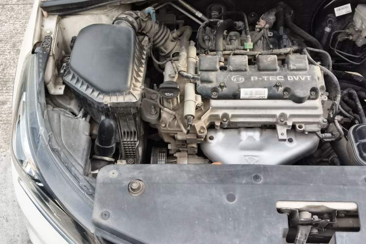 Used Baojun 310W 2017 1.5L Manual Fashion Model China V Engine Bay Right