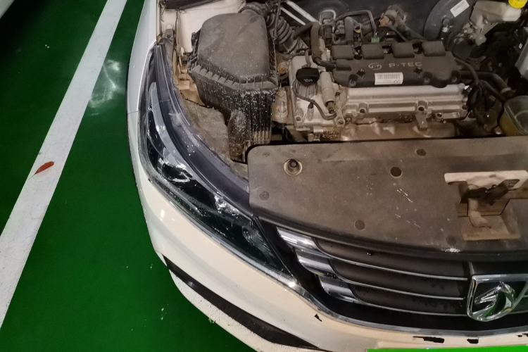 Used Baojun 310W 2017 1.5L Manual Fashion Model China V Engine Bay Right