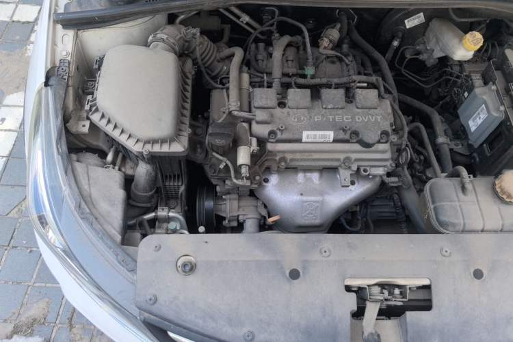 Used Baojun 310W 2017 1.5L Manual Fashion Model China V Engine Bay Right