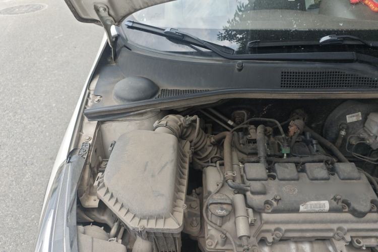 Used Baojun 310W 2017 1.5L Manual Fashion Model China V Engine Bay Right