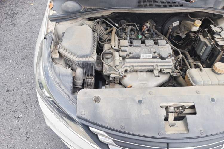 Used Baojun 310W 2017 1.5L Manual Fashion Model China V Engine Bay Right