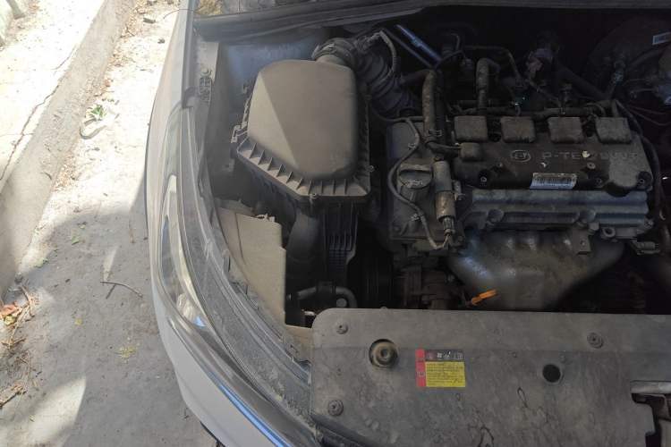 Used Baojun 310W 2017 1.5L Manual Comfort Version China VI Emission Standard Engine Bay Right