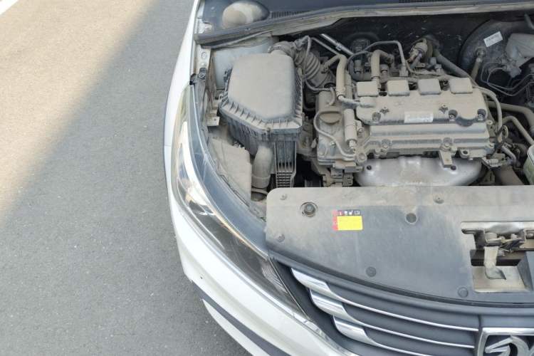 Used Baojun 310W 2017 1.5L Manual Fashion Model China V Engine Bay Right