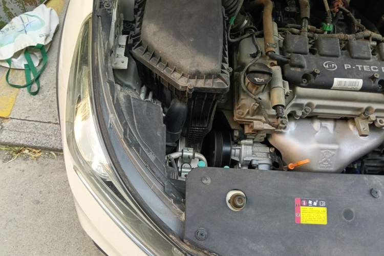 Used Baojun 310W 2017 1.5L Manual Fashion Model China V Engine Bay Right